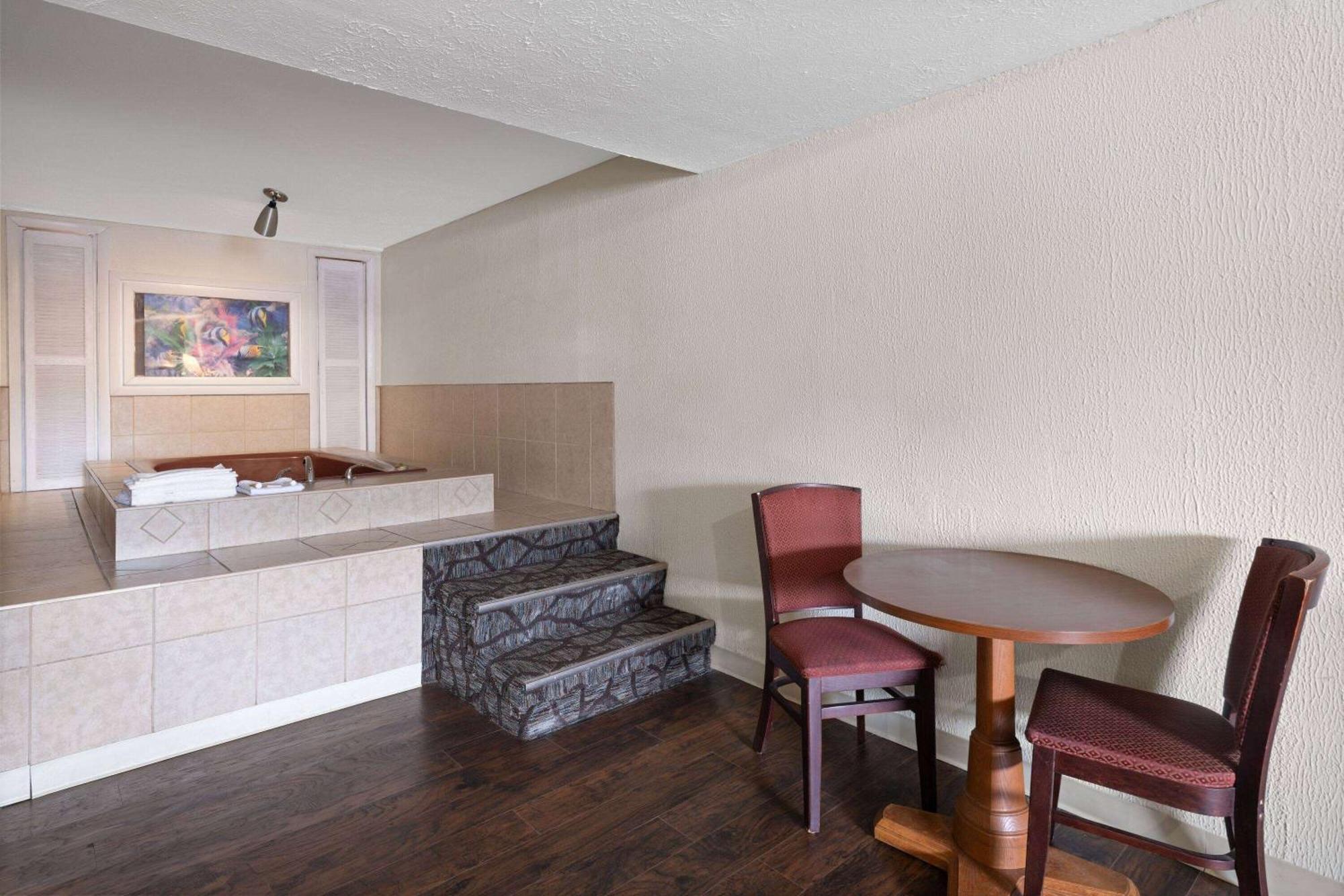 Super 8 By Wyndham Youngstown Girard Εξωτερικό φωτογραφία